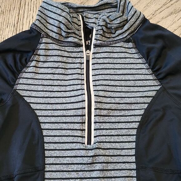 90 degree long sleeve top XS - Picture 3 of 7